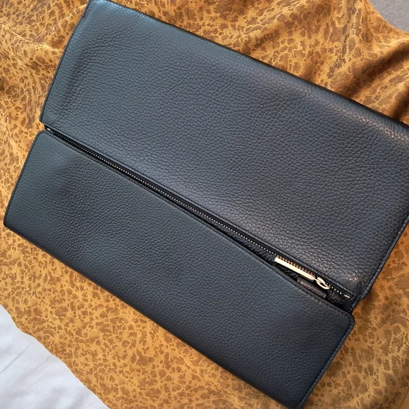 NWT Cuyana Black Pebbled Leather Laptop/ Tablet Sleeve - Picture 2 of 11